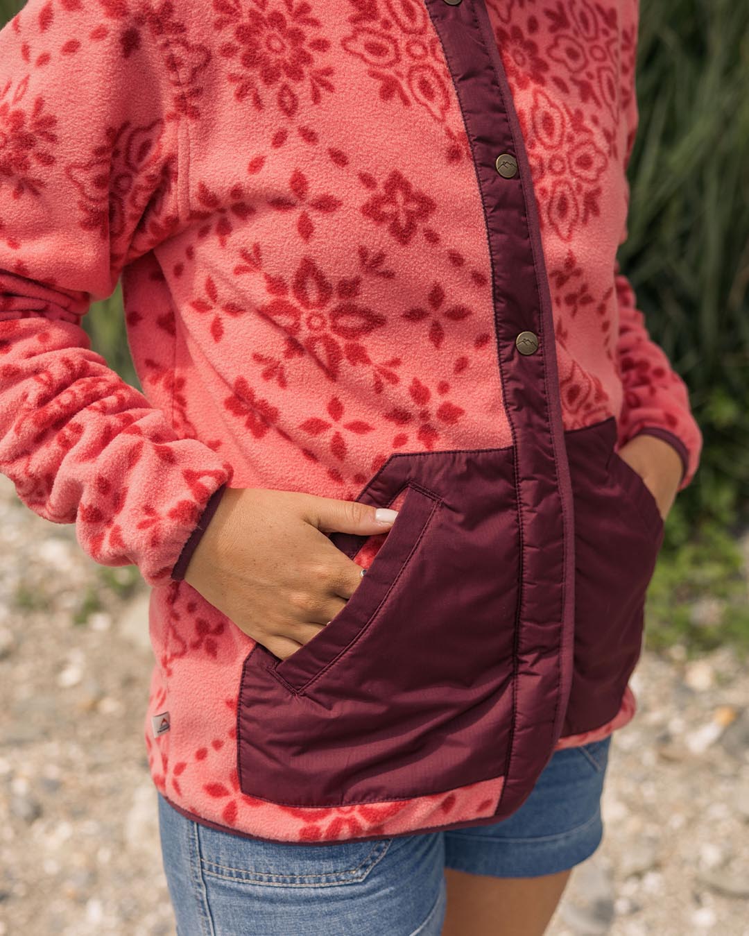 Navegado Polar Fleece - Large Tile Rose - Lifestyle
