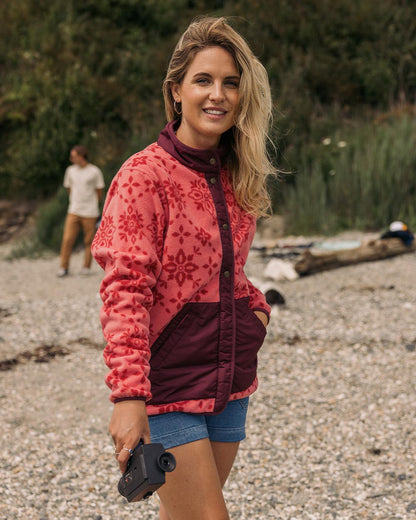 Navegado Polar Fleece - Large Tile Rose - Lifestyle