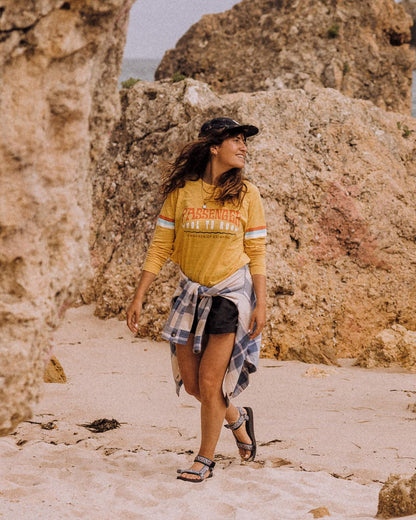 La Sarena Oversized LS T-Shirt - Ochre Yellow - Lifestyle