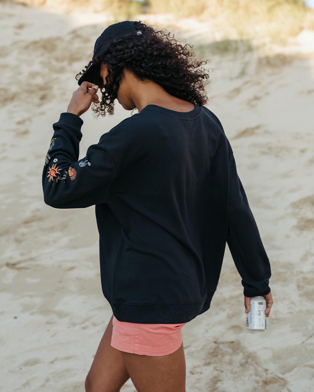 Chica Oversized Sweatshirt - Black - Lifestyle