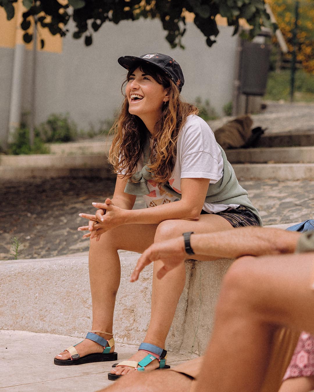 Aventura 5 Panel Cap - Black - Lifestyle - Female