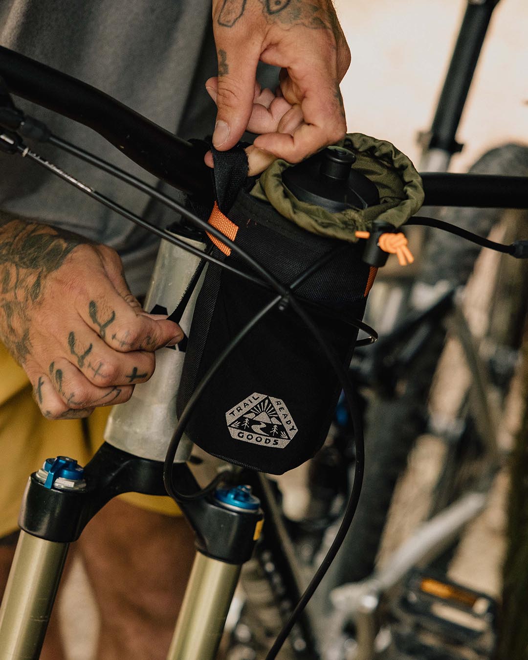 Steer Hybrid Bottle Bike Bag - True Black/ Khaki - Lifestyle