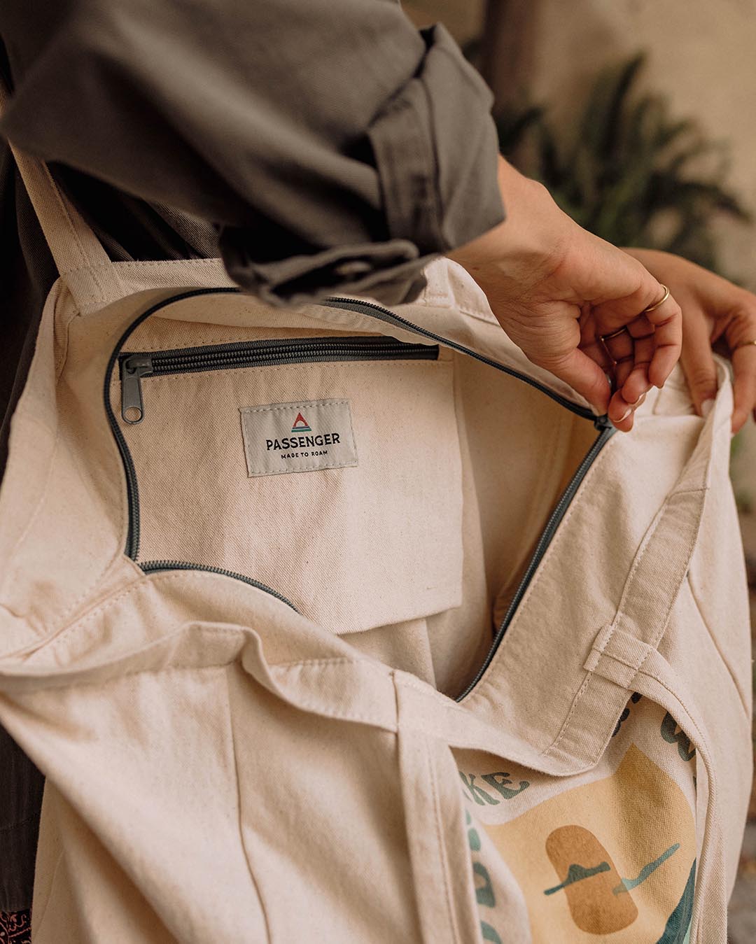 Sunrise Cotton Tote Bag - Off White - Lifestyle