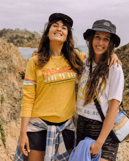 La Sarena Oversized LS T-Shirt - Ochre Yellow - Lifestyle