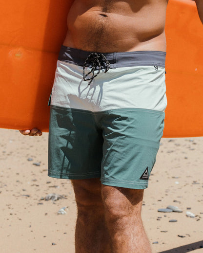 Cutback NetPlus® 17" Boardshort - Spearmint/Deep Ocean - Lifestyle