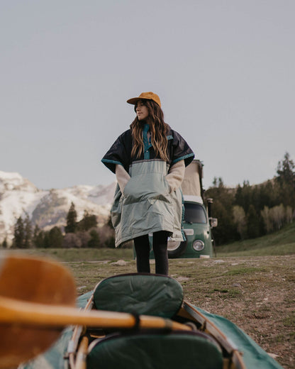 Outback Pull Over Changing Robe - True Black/Pistachio - Lifestyle
