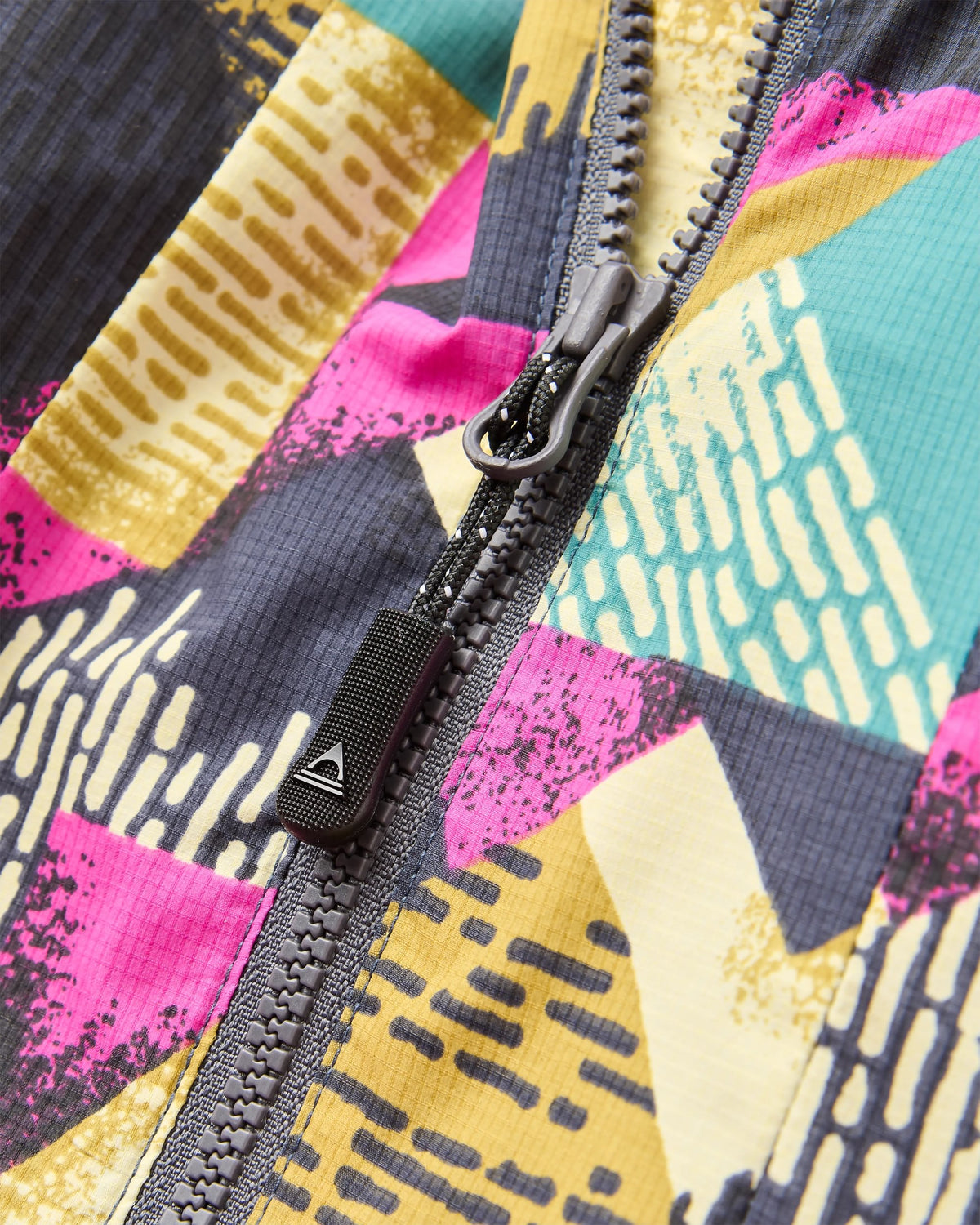 Viento Windshell Anorak - Mosaic Mountain Charcoal - Flatlay