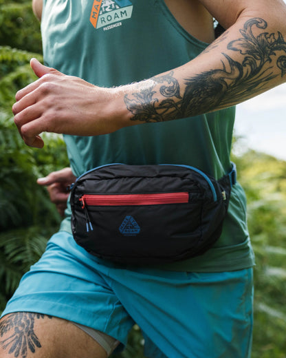 Trail Light Packable Hip Pack - Black - Lifestyle - Male