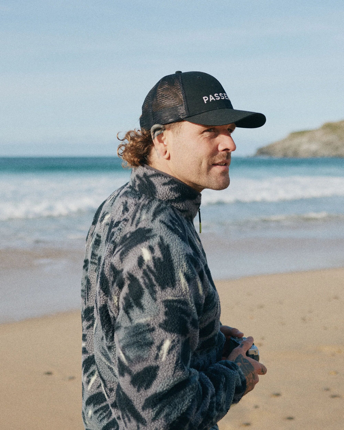 Offgrid 1/2 Zip Sherpa Fleece - Abstract Mountain Charcoal - Lifestyle