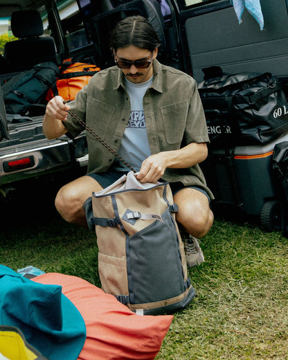 Vantage 30L Backpack - Charcoal/ Caramel - Lifestyle - Male
