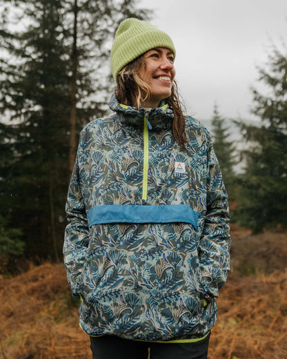 Viento Windshell Anorak - Abstract Seaweed Pistachio - Lifestyle