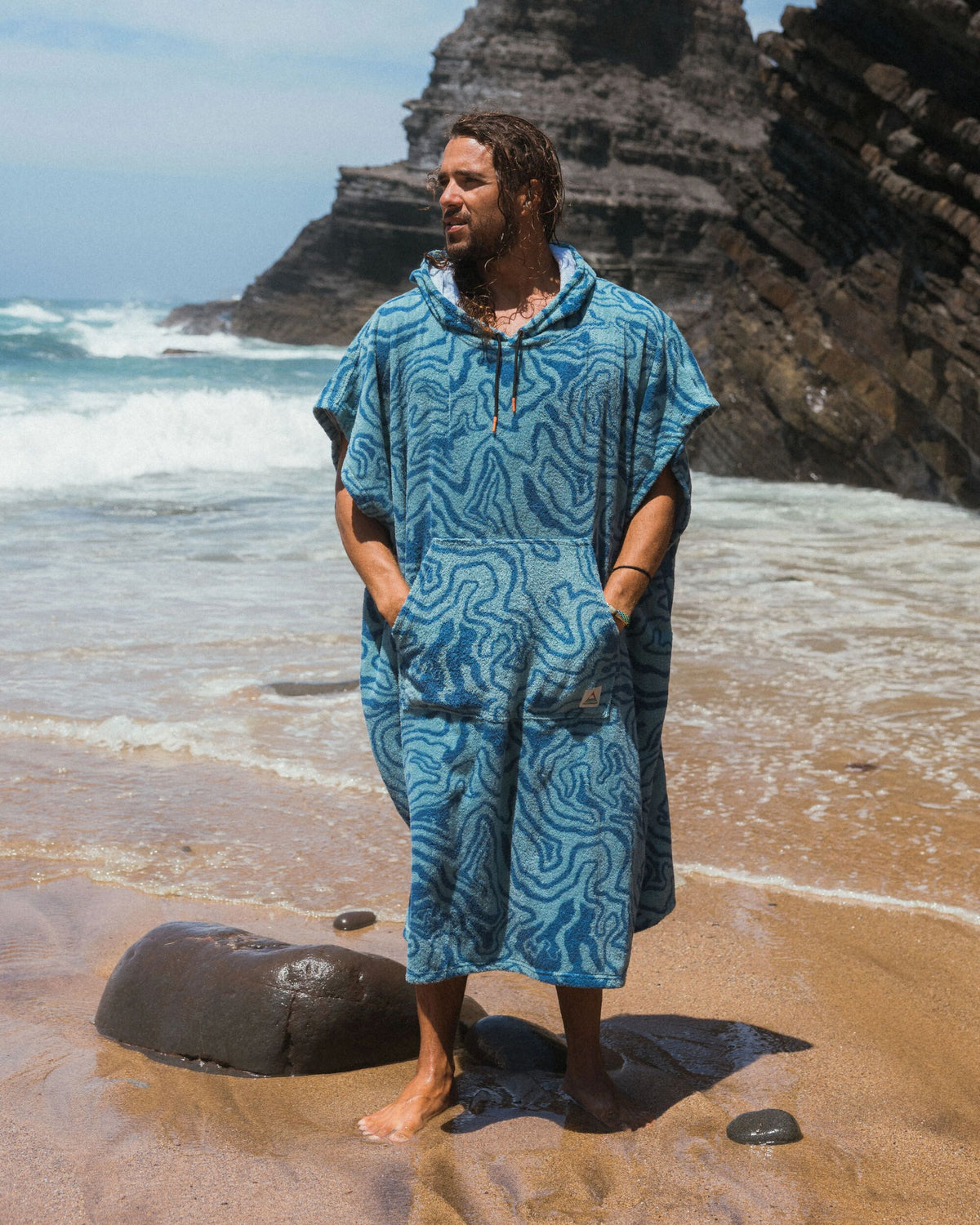 Shoreline Cotton Towel Poncho - Strata Swirl Arctic - Lifestyle - Male