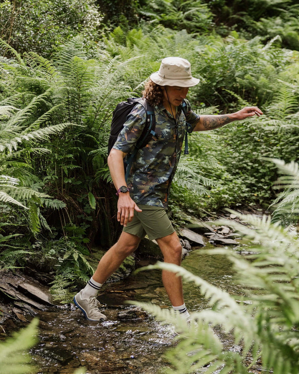 365 Active Shirt - Palm Camo Apricot - Lifestyle