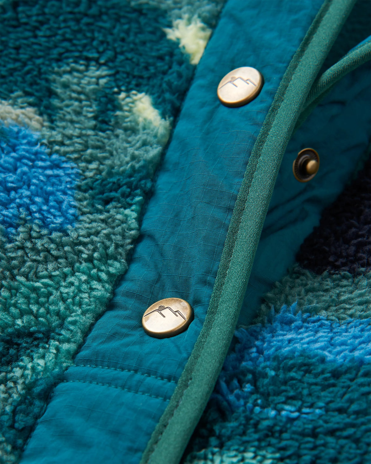 Navegado Soft-Touch Sherpa Fleece - Alpine Camo Rain Forest - Flatlay