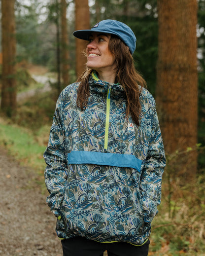 Viento Windshell Anorak - Abstract Seaweed Pistachio - Lifestyle