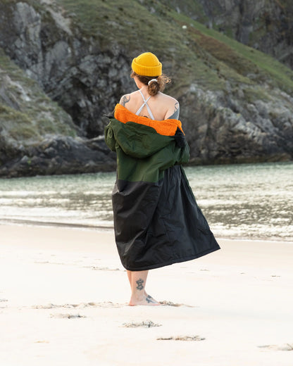 Tempest Waterproof Changing Robe - Fir Tree/ Black - Lifestyle - Female