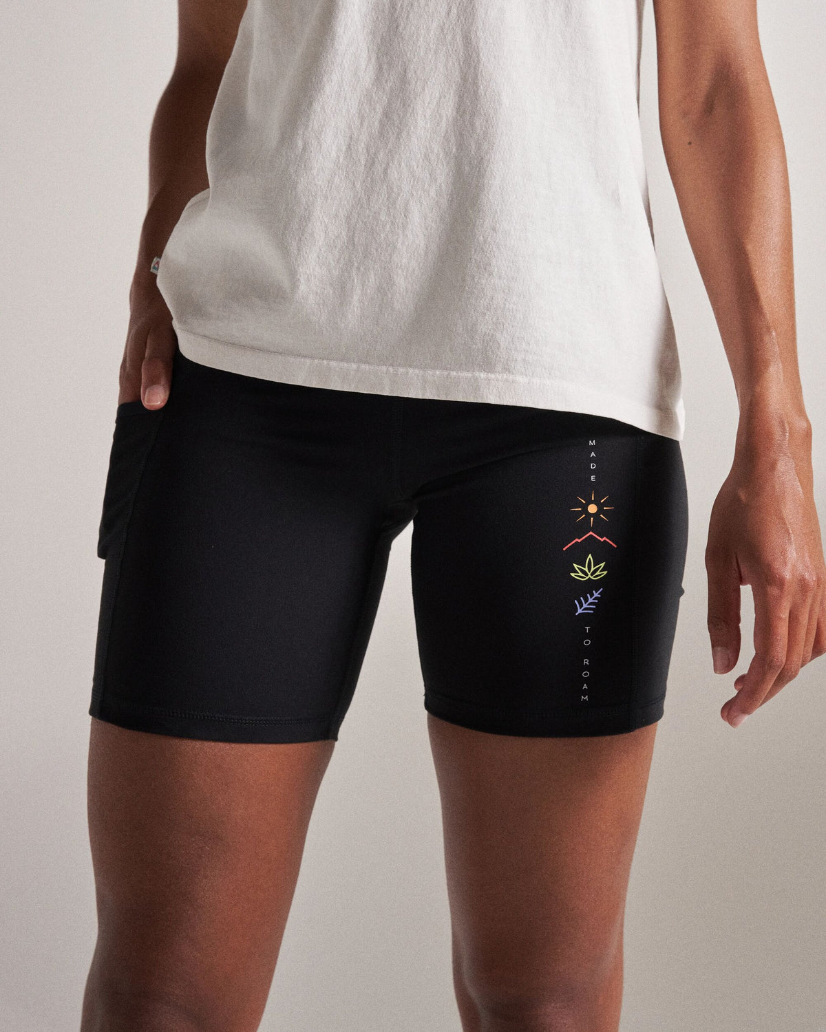 Mantra Active Short - Black - Studio Model