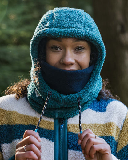 Snowdrift Fleece Hood - Mediterranean - Lifestyle - Female