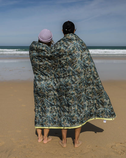 Van Ripstop Blanket - Abstract Seaweed Pistachio - Lifestyle