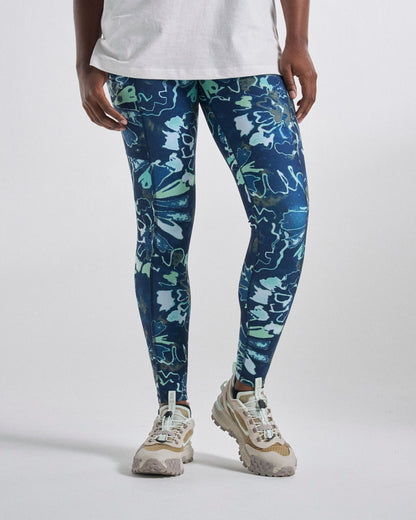 Mantra Active Legging - Frost Ice Blue - Studio Model