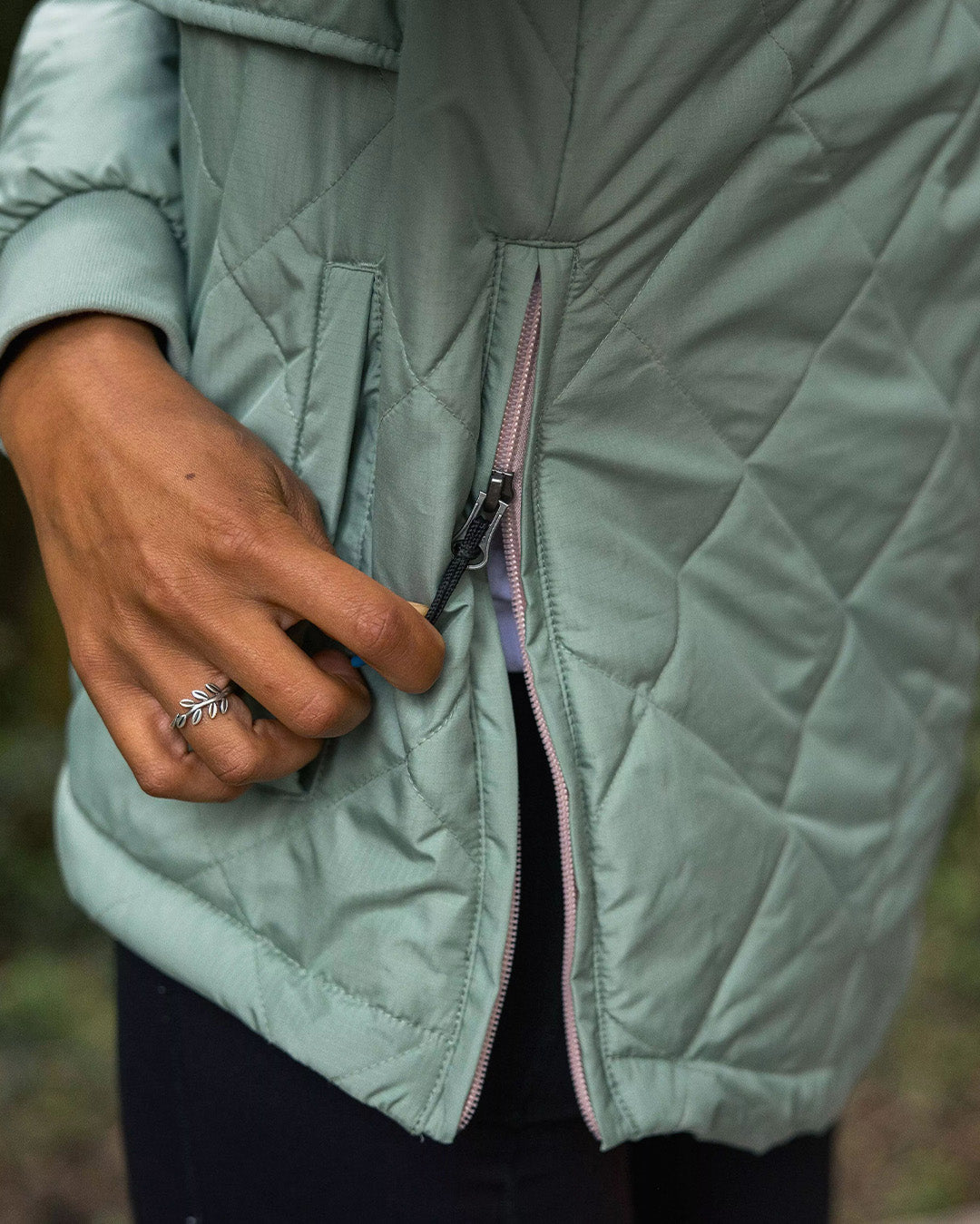 Ocean Insulated Anorak - Pistachio - Lifestyle