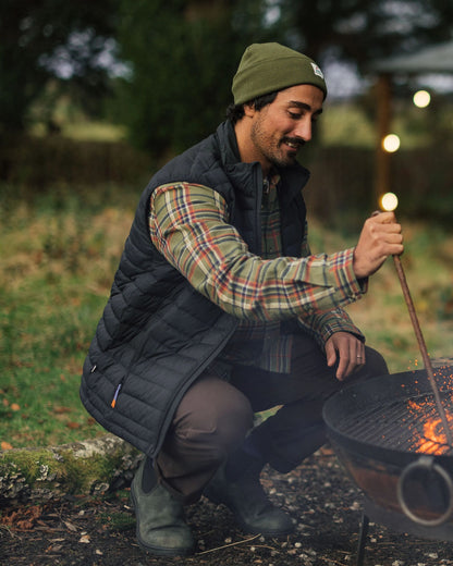 Ashland Down Gilet - Black - Lifestyle