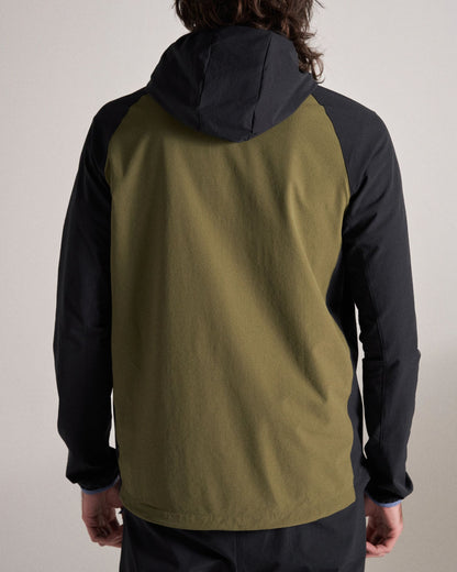 Roamer Light Softshell Anorak - Black/Khaki - Studio Model