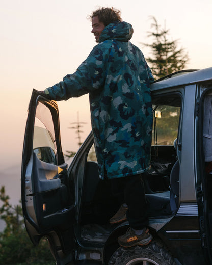 Waves Sherpa Lined Changing Robe - Alpine Camo Rain Forest - Lifestyle - Male