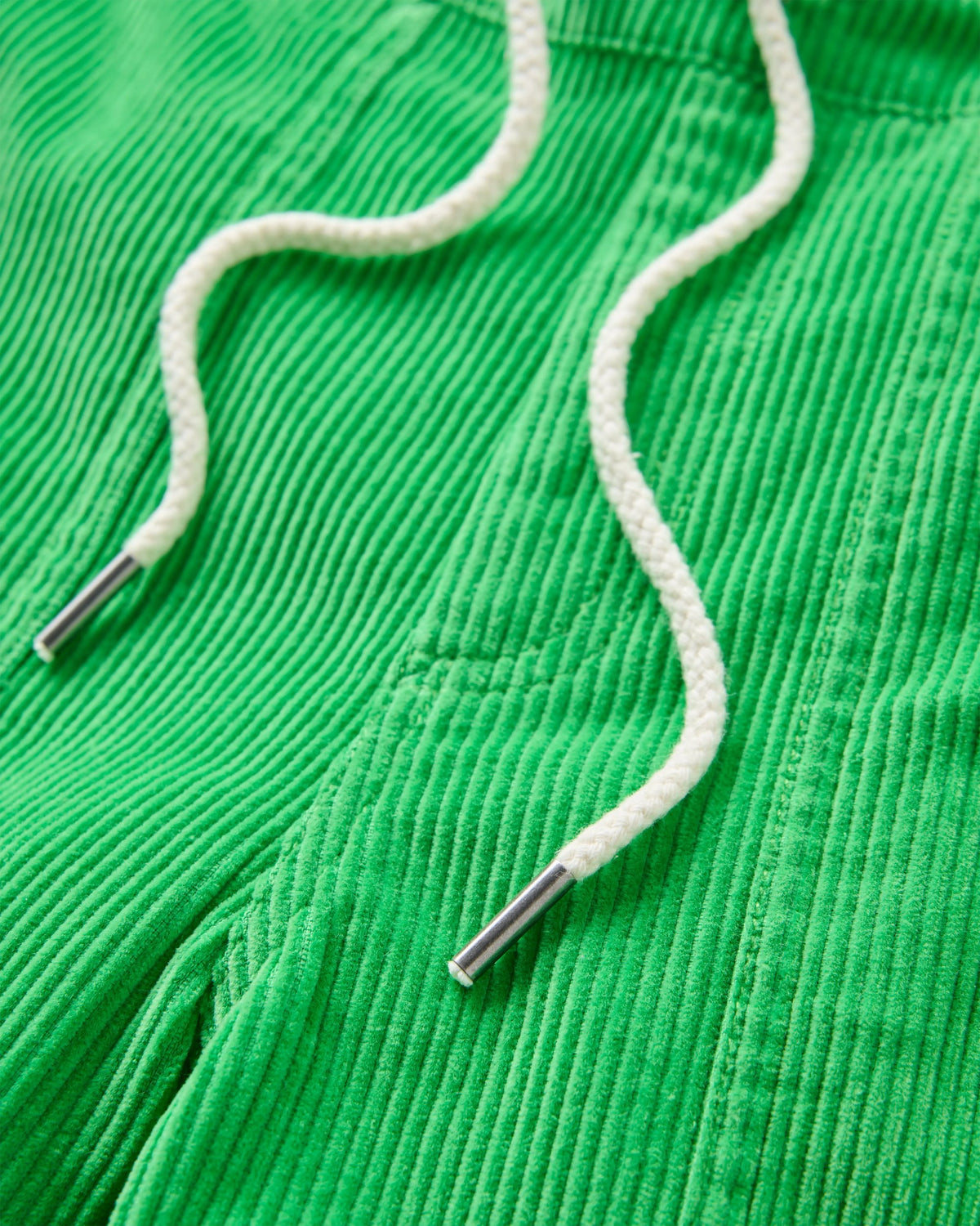 Avian Cord Short - True Green - Flatlay