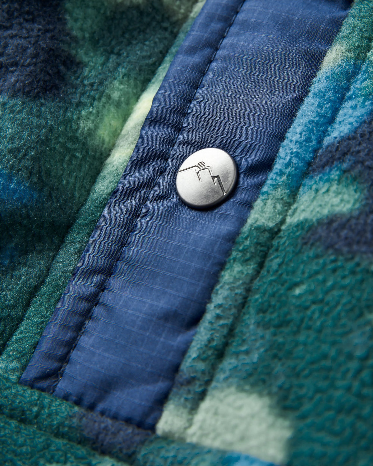 Adrift Polar Fleece - Alpine Camo Rain Forest - Flatlay
