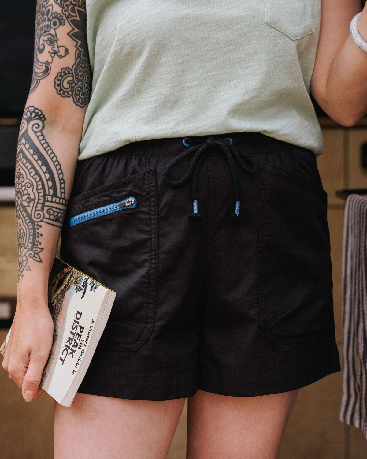 Basswood Cotton Short - Black - Lifestyle