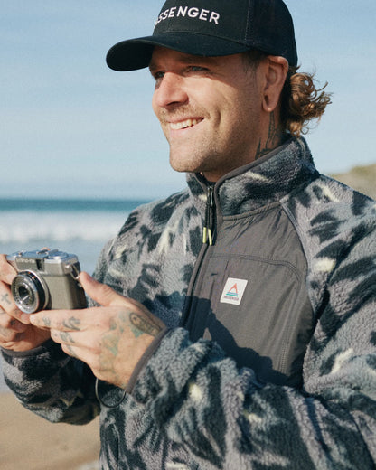 Offgrid 1/2 Zip Sherpa Fleece - Abstract Mountain Charcoal - Lifestyle
