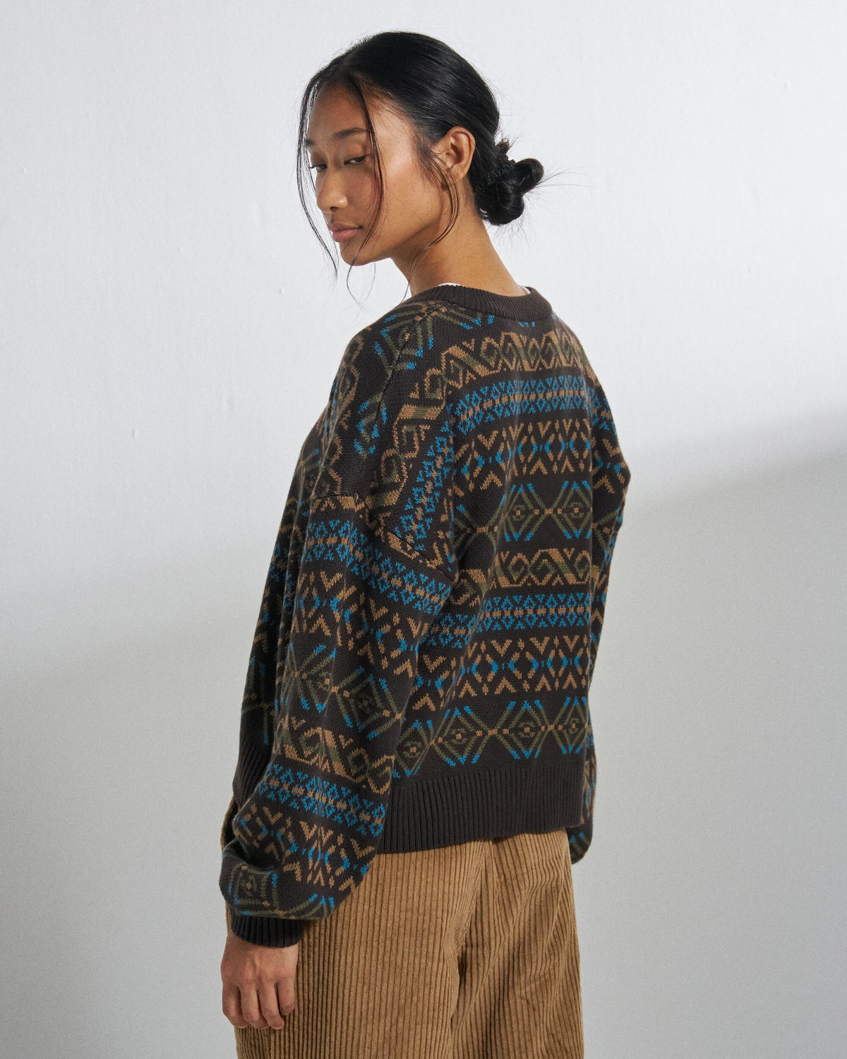 Moonbeam Relaxed Fit Knitted Jumper - Espresso - Studio Model