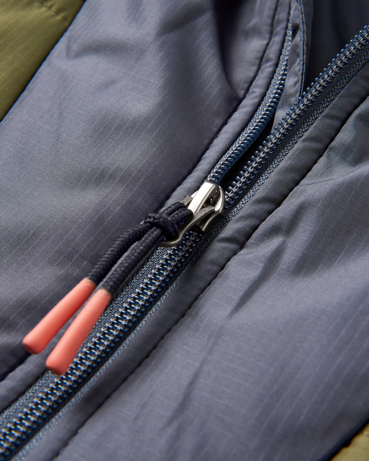Oceanic Insulated Anorak - Black/Khaki - Flatlay