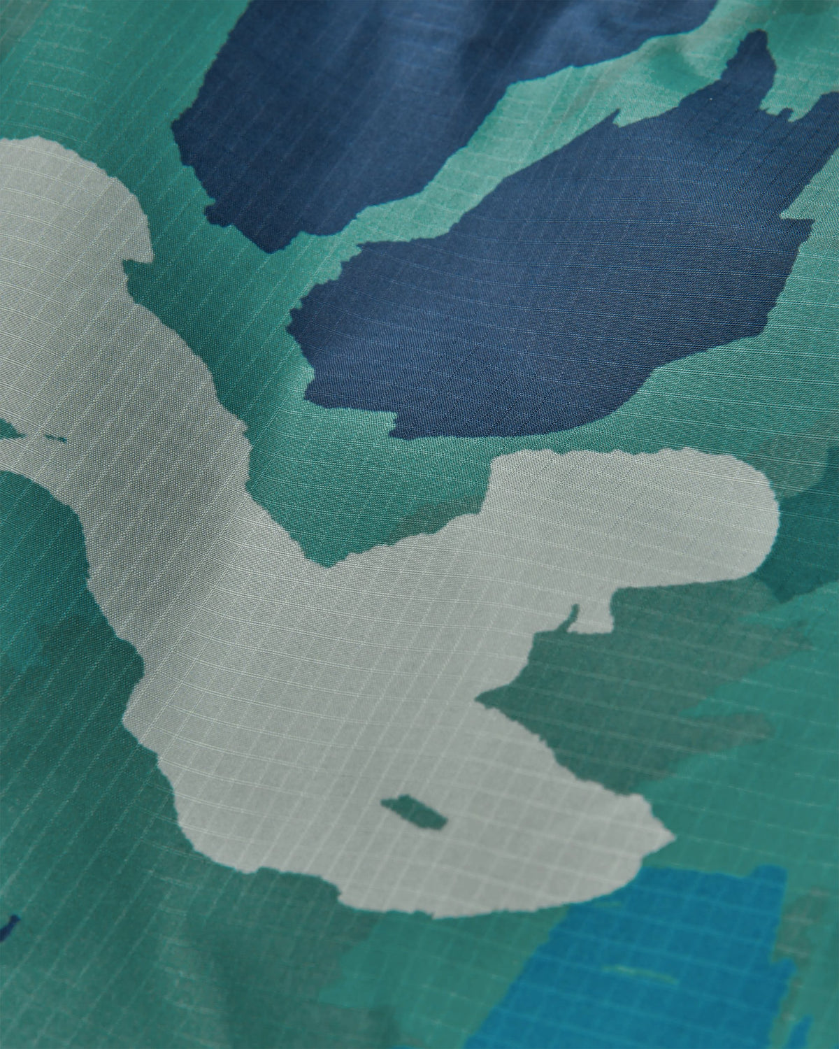 Waves Sherpa Lined Changing Robe - Alpine Camo Rain Forest - Flatlay