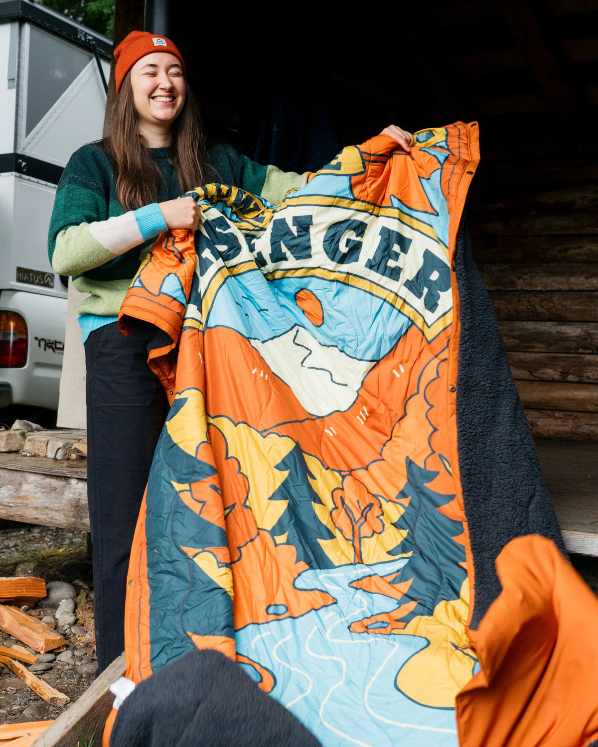 Cabin Sherpa Blanket - Retro Orange - Lifestyle - Female