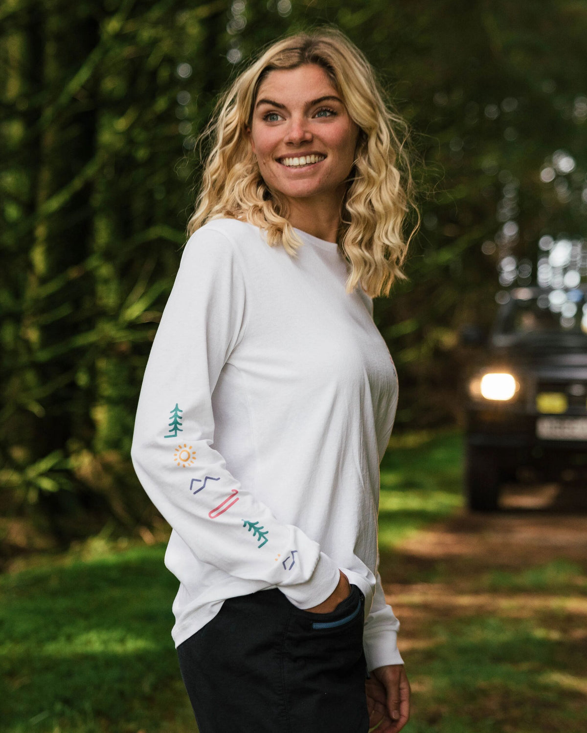 Phoenix LS T-Shirt - White - Lifestyle