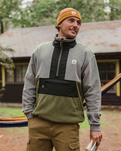 Woodland Hoodless 1/2 Zip Polartec® Fleece - Grey Marl/KhakiWoodland Hoodless 1/2 Zip Polartec® Fleece - Redwood/Charcoal - Lifestyle