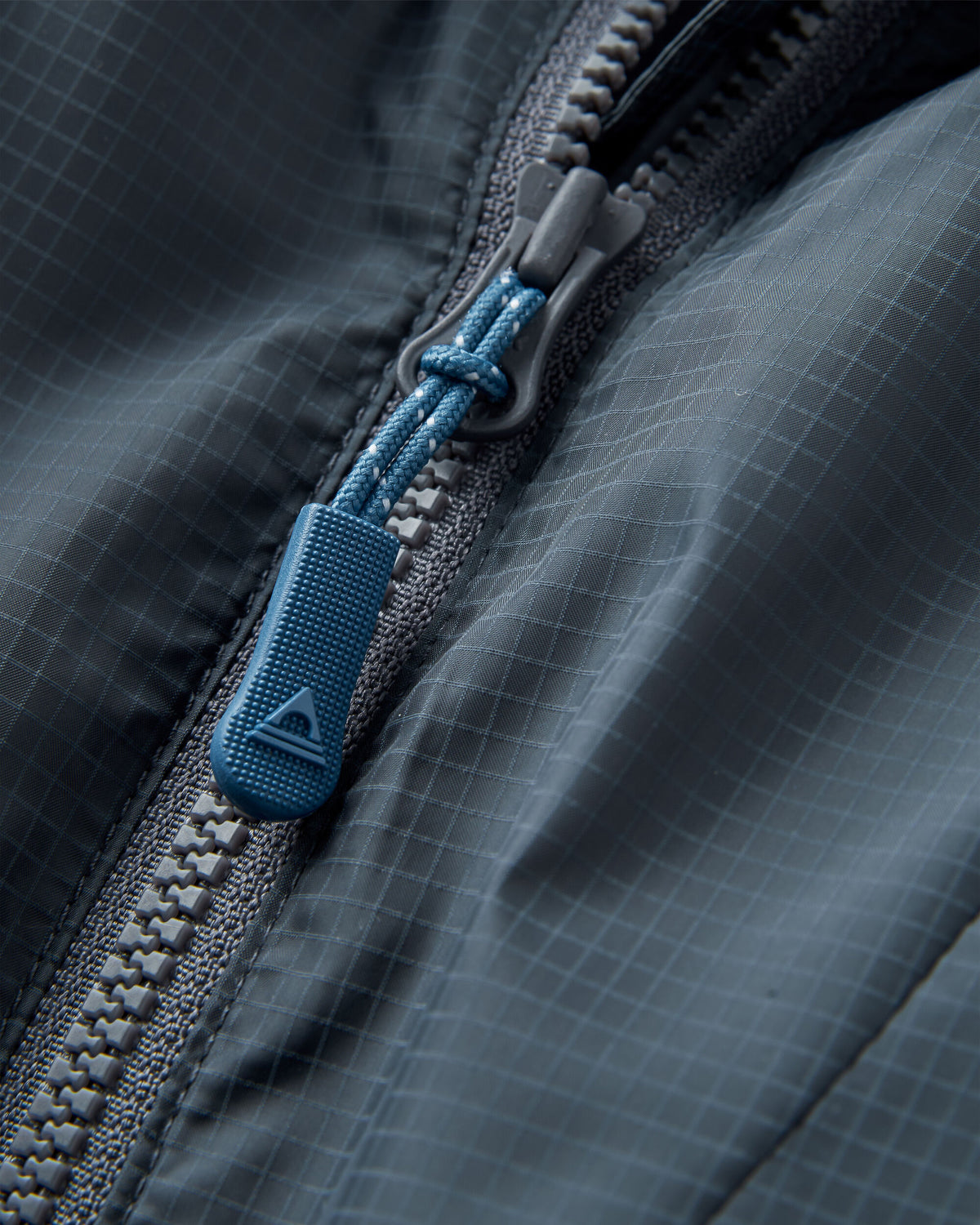 Viento Windshell Anorak - Charcoal - Flatlay