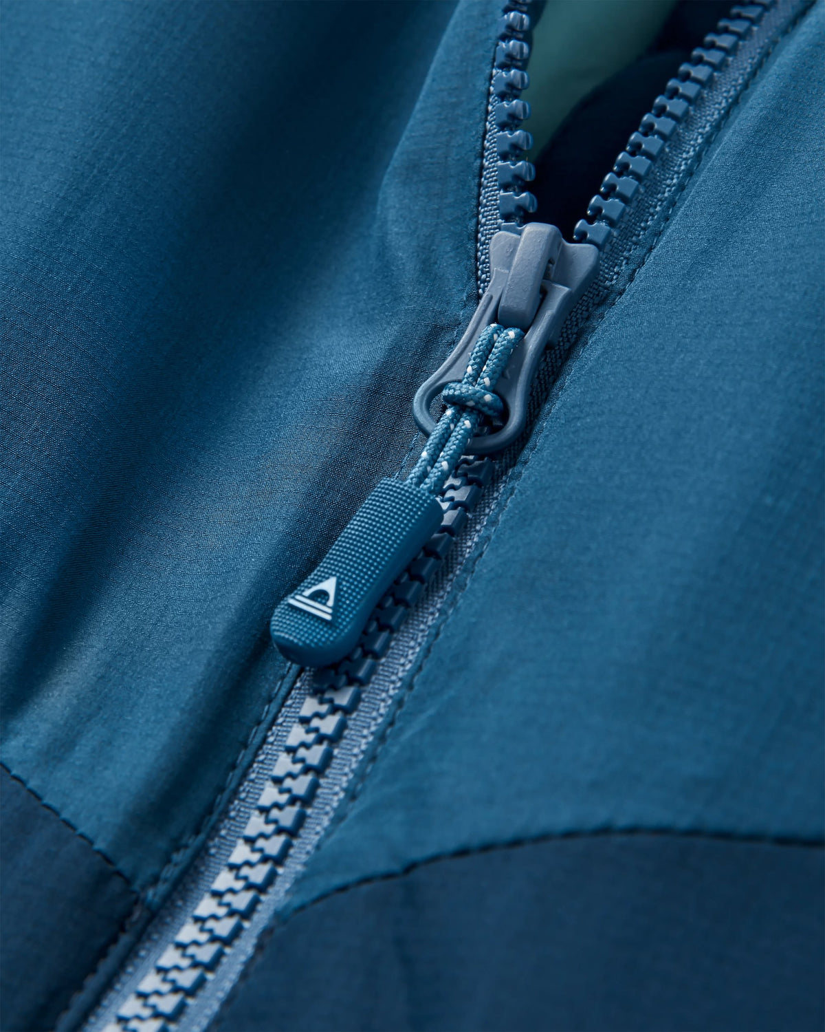 Daybreak Lightweight Thermore® Insulated Jacket - Rich Navy/Dark Denim/Arctic - Flatlay
