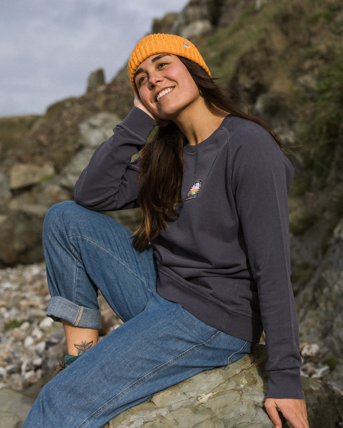 Journal Sweatshirt - Charcoal - Lifestyle - Female