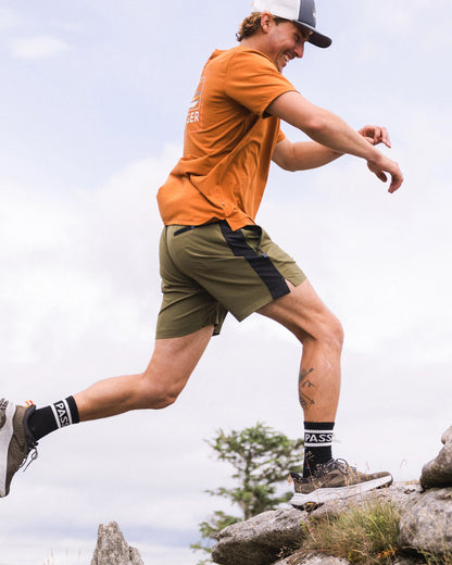 Swift Trail Short 7" - Khaki - Lifestyle