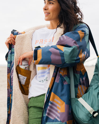 Waves Sherpa Lined Changing Robe - Deep Blue Camo Pattern - Lifestyle - Female