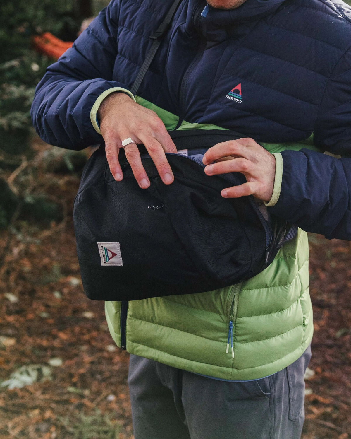 Boondocker Sling 8L - Black - Lifestyle - Male