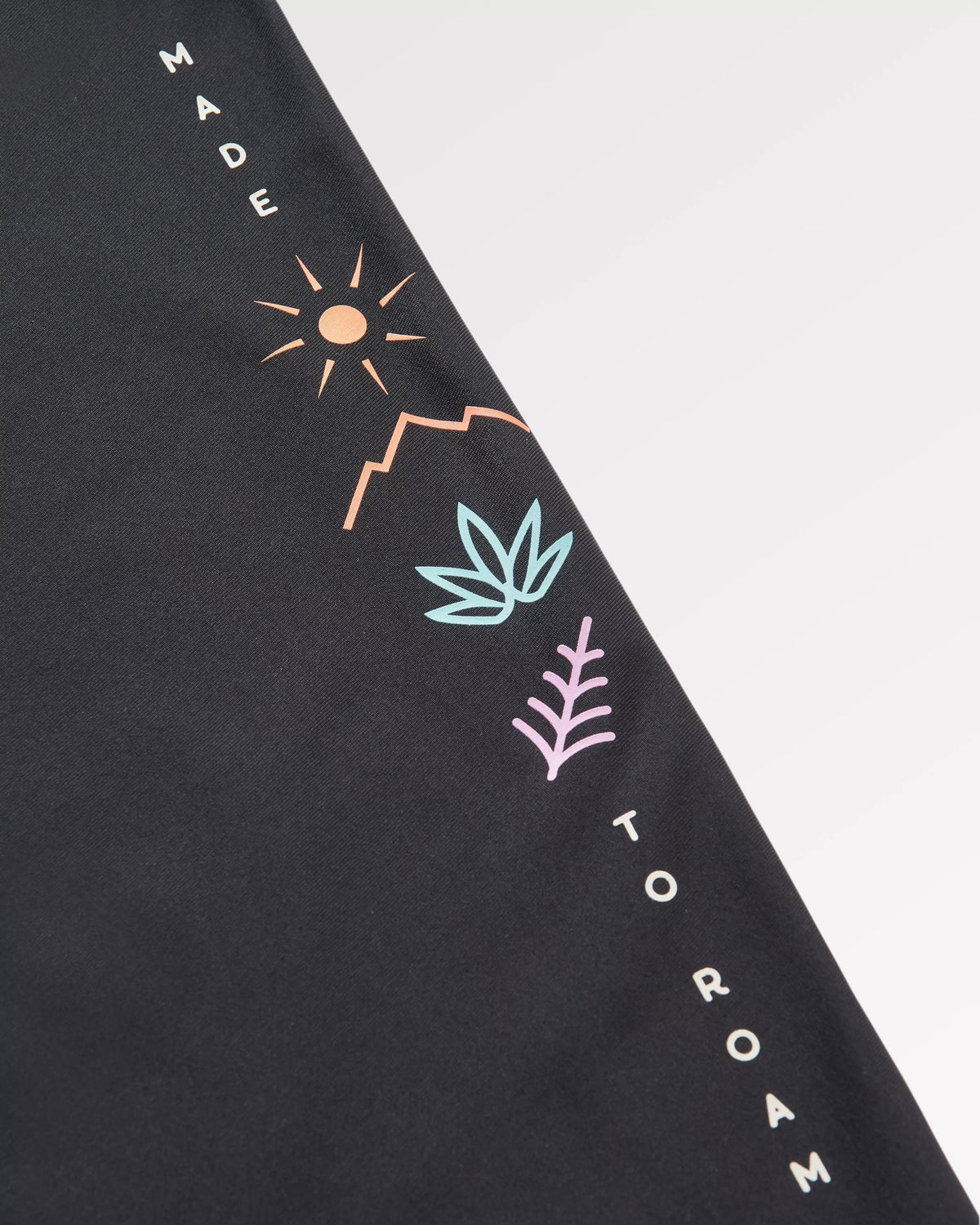 Hatha Active Top - Black - Flatlay