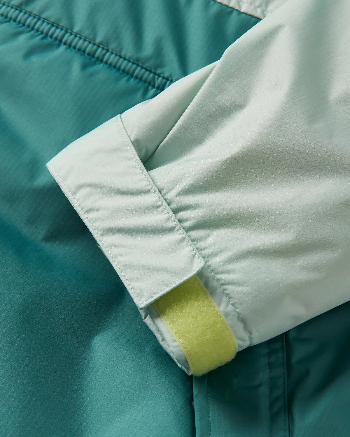 Waves Sherpa Lined Changing Robe - Surf Spray/Deep Sea - Flatlay