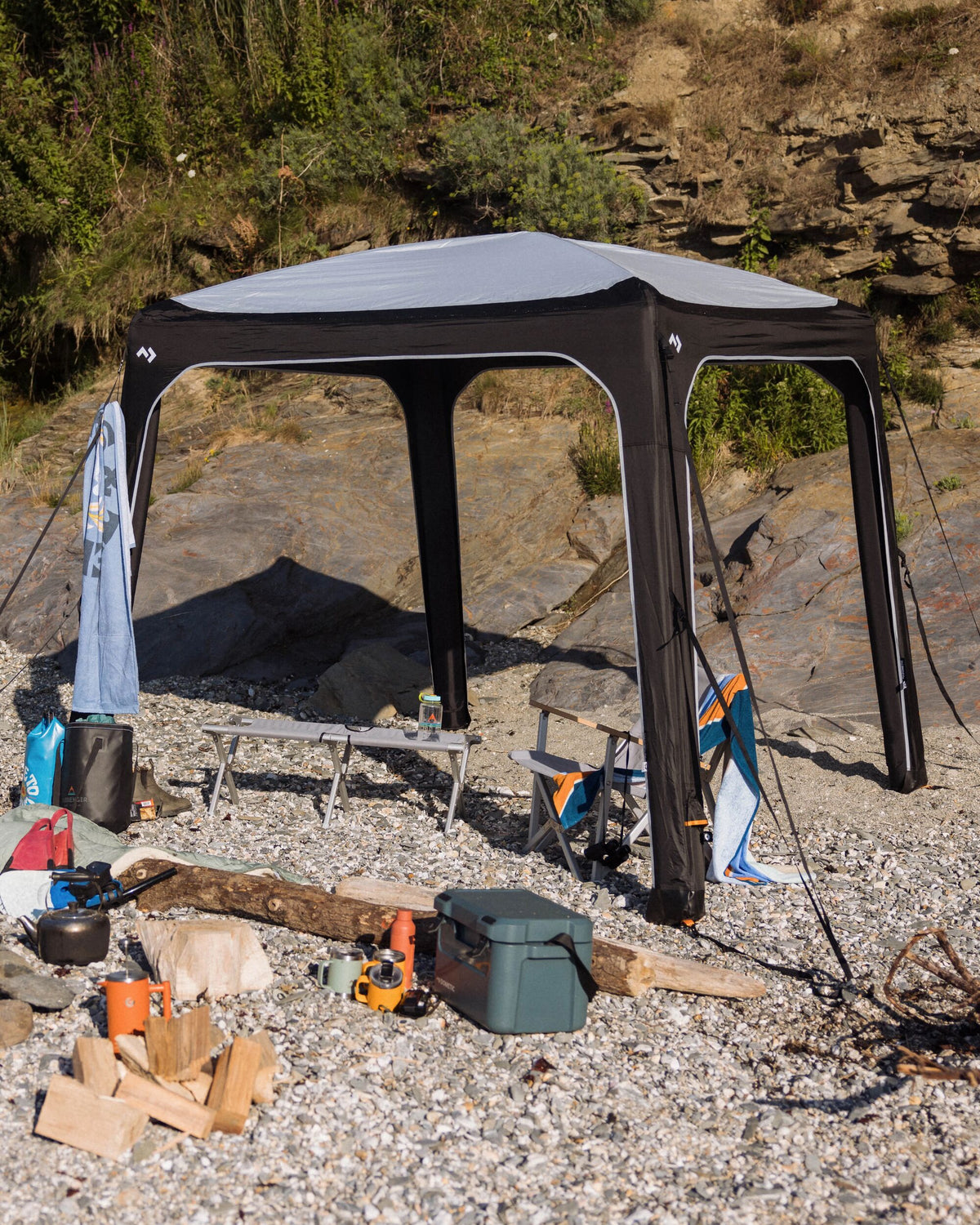 Dometic Hub 2.0 - Charcoal - Lifestyle