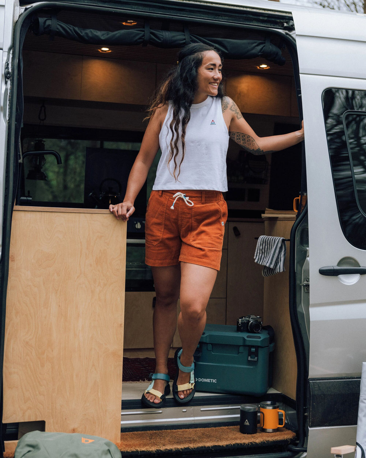 Avian Cord Short  - Sunset Orange - Lifestyle
