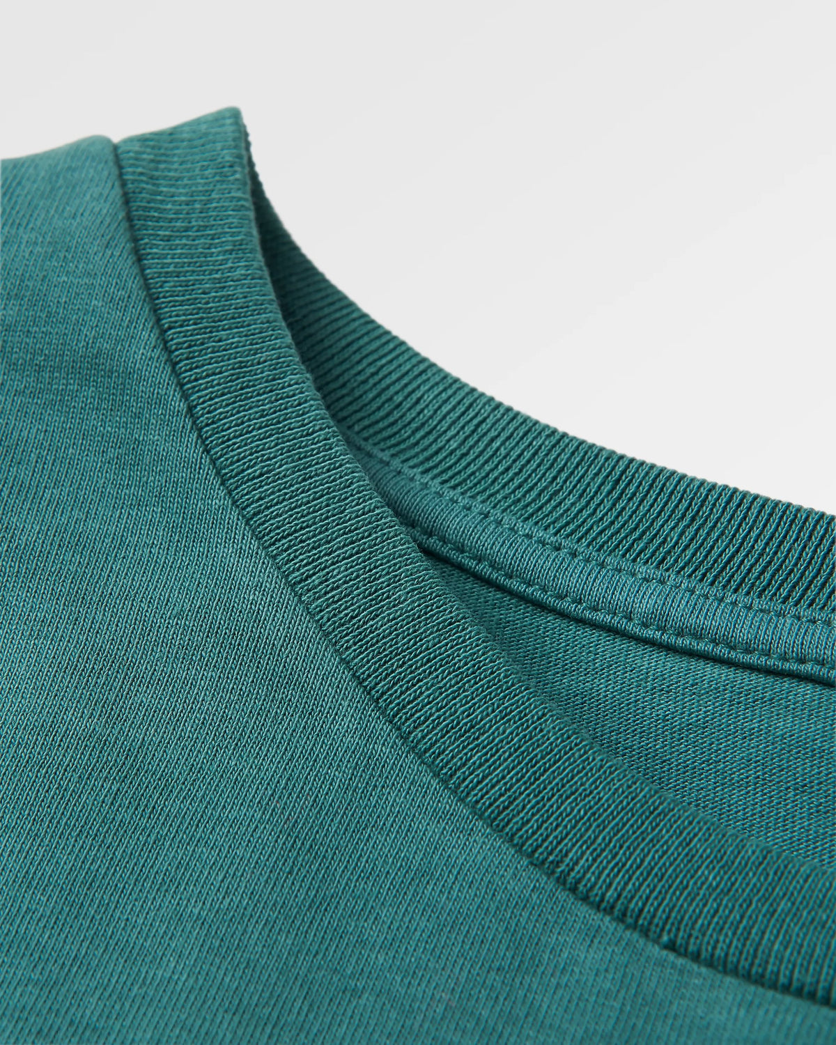 Made To Roam T-Shirt - Deep Ocean - Flatlay