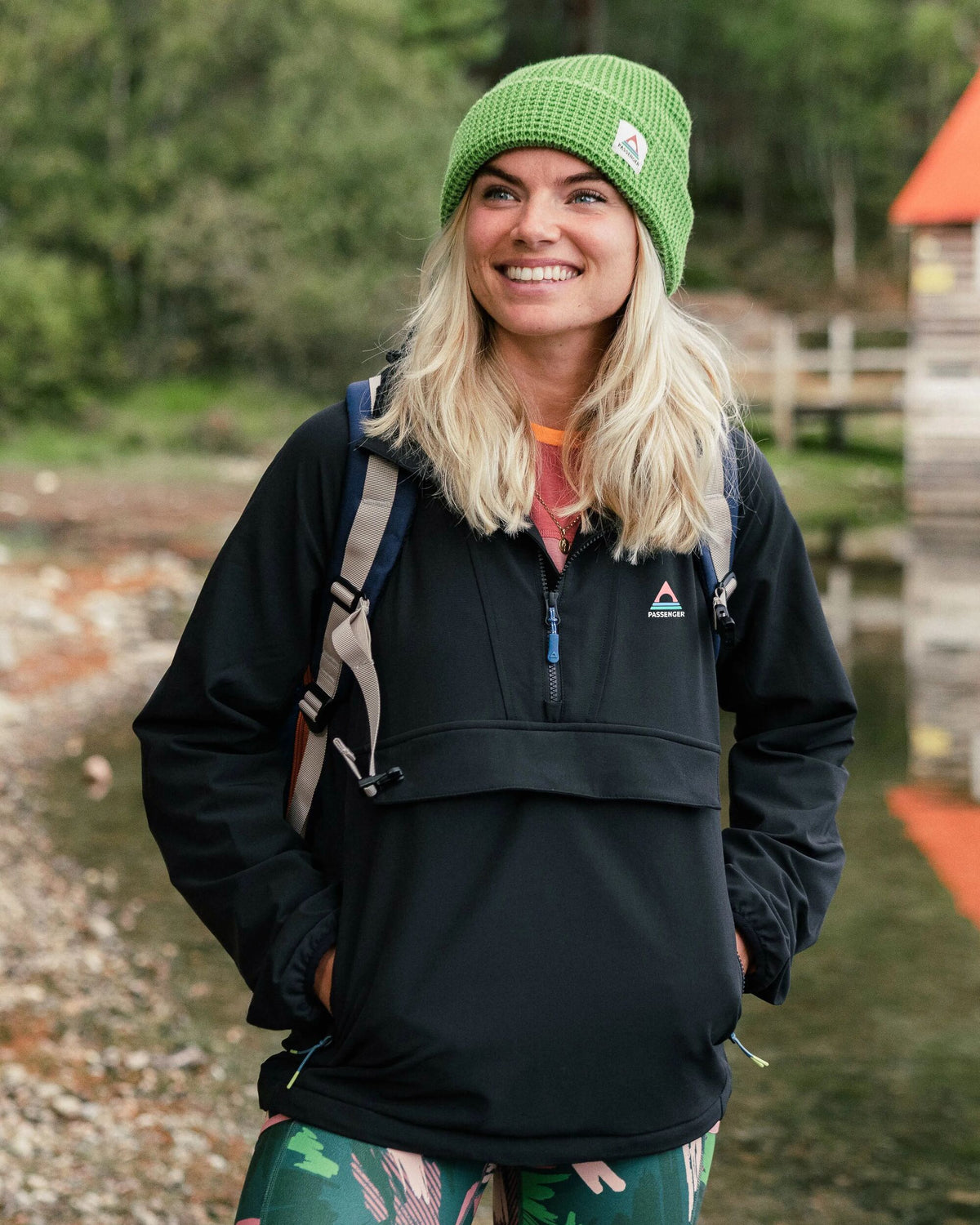 Ocean Softshell Anorak - Black - Lifestyle